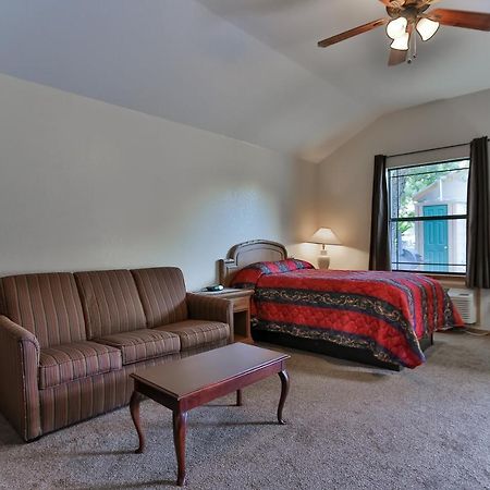 Brush Country Lodge Pleasanton Ngoại thất bức ảnh