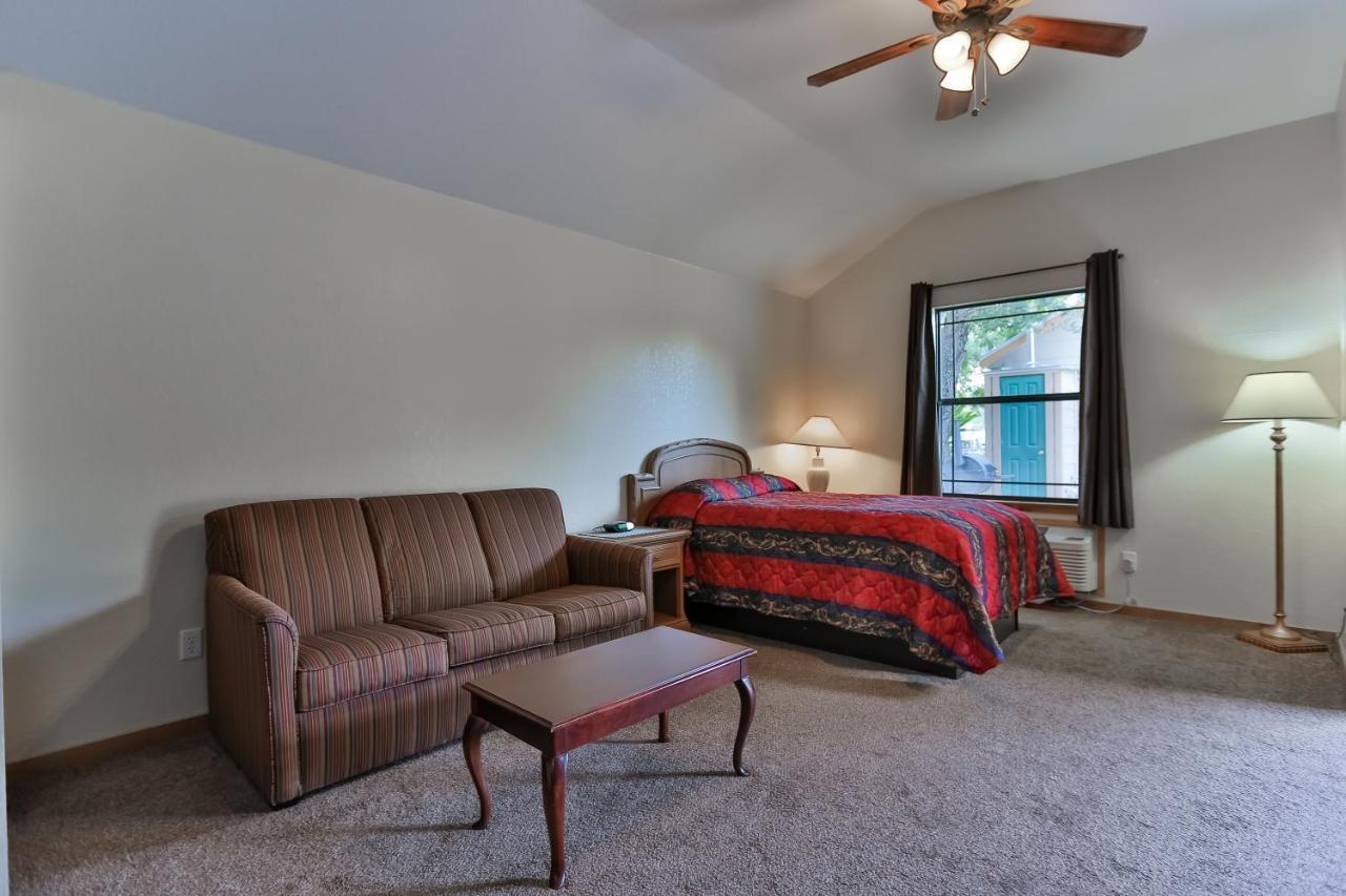 Brush Country Lodge Pleasanton Ngoại thất bức ảnh